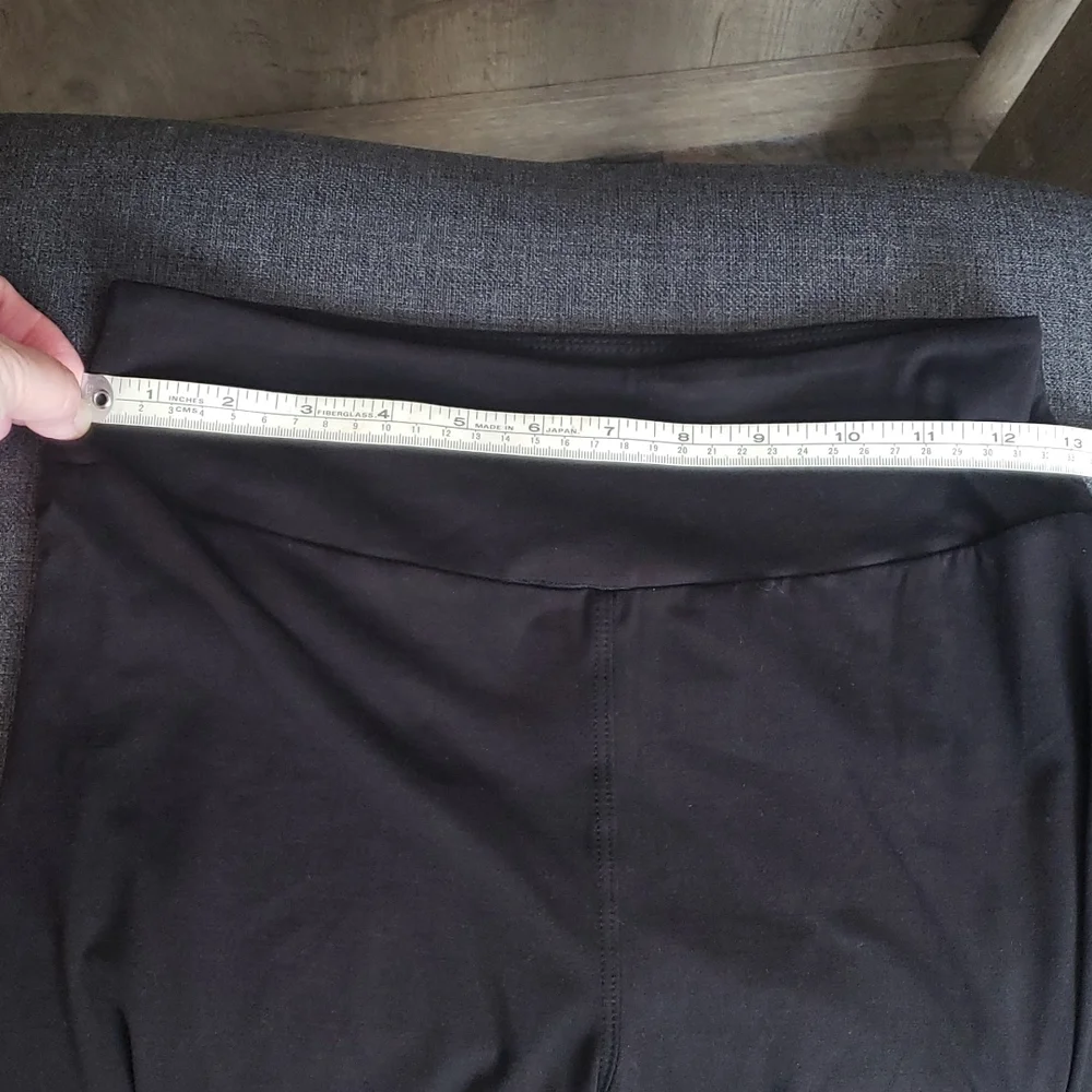 MalvinA black capri leggings One Size fits most EUC - Picture 6 of 6